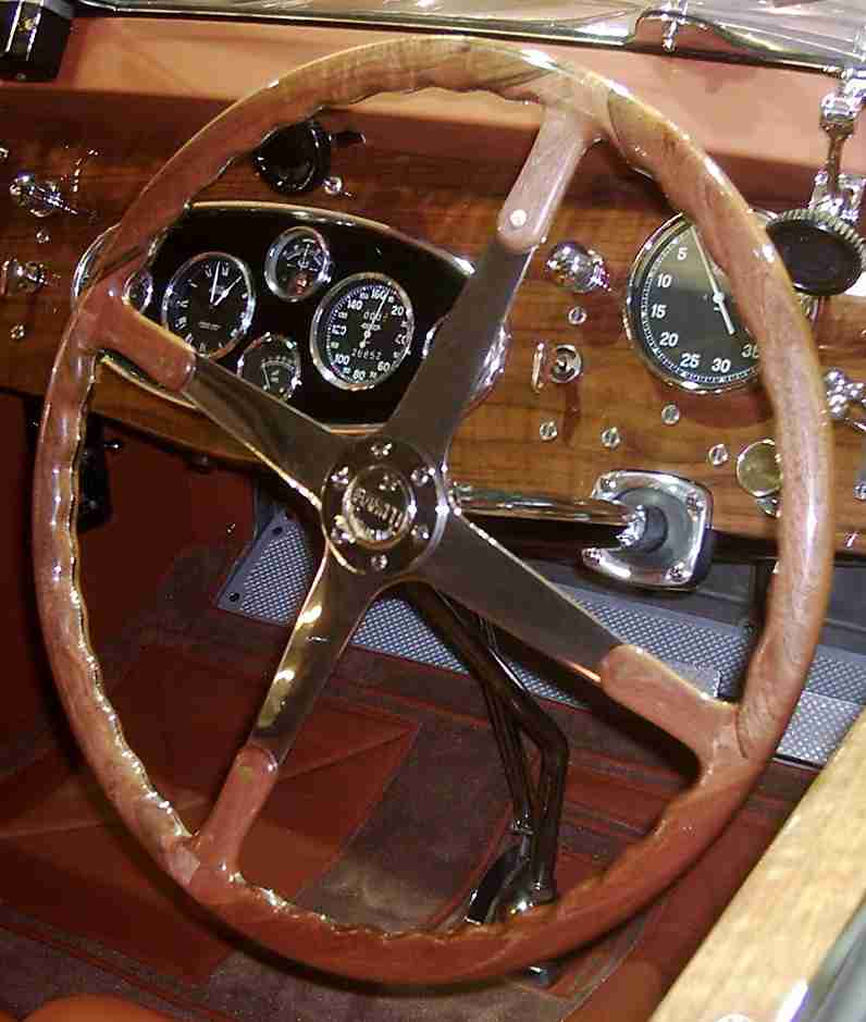 Restauration du volant bois d'origine d'une Buggati 50