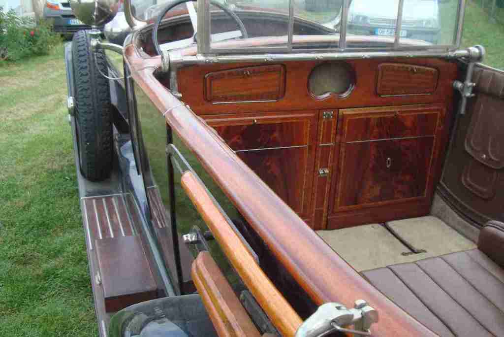 Restauration de l'ébénisterie d'une Delage DM en marqueterie